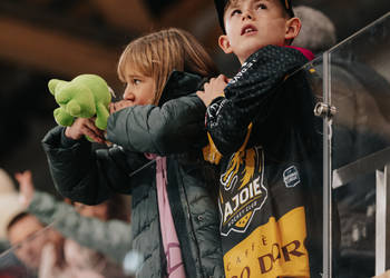 C.G Photographie, Colin Girard, HCA, HCAjoie, Hockey Club Ajoie, Match de charité, NL, National League, Porrentruy, RAIFFEISEN ARENA, Saison 2023-24, enfant, hockey, supporters