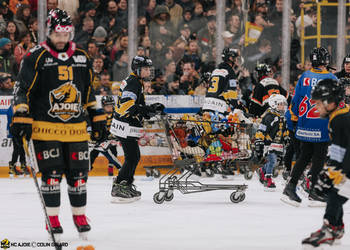 C.G Photographie, Colin Girard, HCA, HCAjoie, Hockey Club Ajoie, Match de charité, NL, National League, Porrentruy, RAIFFEISEN ARENA, Saison 2023-24, hockey, lancer de peluches