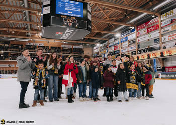 C.G Photographie, Colin Girard, Fin de match, HCA, HCAjoie, Hockey Club Ajoie, Ligue contre le cancer, Match de charité, NL, National League, Porrentruy, RAIFFEISEN ARENA, Saison 2023-24, enfant, hockey