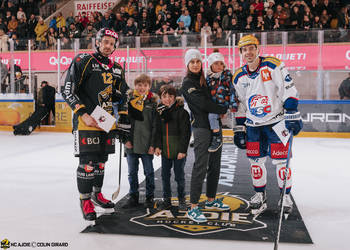 12 Frossard Thibault, Beutcher du match, C.G Photographie, Colin Girard, Fin de match, HCA, HCAjoie, Hockey Club Ajoie, Joueurs NL, NL, National League, Porrentruy, RAIFFEISEN ARENA, Saison 2023-24, hockey