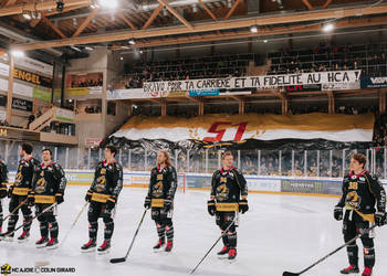 51 Birbaum Alain, C.G Photographie, Colin Girard, HCA, HCAjoie, Hockey Club Ajoie, Joueurs NL, NL, National League, Porrentruy, RAIFFEISEN ARENA, Saison 2023-24, Spécial Birbaum, avant match, cérémonie, fin de carrière, hockey