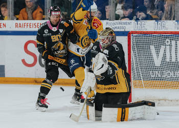 40 Ciaccio Damiano, 90 Fischer Jannik, C.G Photographie, Club National League, Colin Girard, Gardien, HCA, HCAjoie, Hockey Club Ajoie, Joueurs 1ERE, Maillot Jaune et Noir, NL, National League, Porrentruy, RAIFFEISEN ARENA, Saison 2024-25, hockey