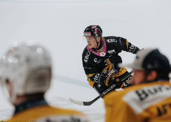 3 Honka Anttoni, C.G Photographie, Club National League, Colin Girard, HCA, HCAjoie, Hockey Club Ajoie, Maillot Jaune et Noir, NL, National League, Porrentruy, RAIFFEISEN ARENA, Saison 2024-25, hockey