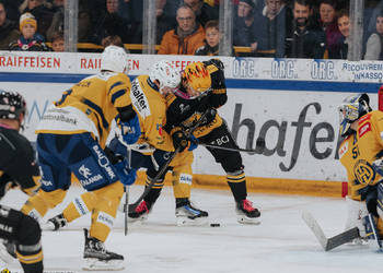 32 Turkulainen Jerry, C.G Photographie, Club National League, Colin Girard, HCA, HCAjoie, Hockey Club Ajoie, Joueurs 1ERE, Maillot Jaune et Noir, NL, National League, Porrentruy, Postfinance Topscorer, RAIFFEISEN ARENA, Saison 2024-25, hockey