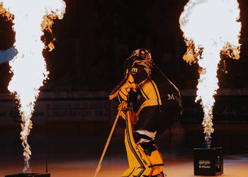 C.G Photographie, Club National League, Colin Girard, HCA, HCA Vs EHCB, HCAjoie, Hockey Club Ajoie, NL, National League, Porrentruy, RAIFFEISEN ARENA, Saison 2024-25, entrée joueurs, hockey, maillot noir