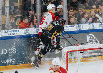 18 Pouilly Bastien, C.G Photographie, Club National League, Colin Girard, HCA, HCA Vs EHCB, HCAjoie, Hockey Club Ajoie, Joueurs 1ERE, NL, National League, Porrentruy, RAIFFEISEN ARENA, Saison 2024-25, charge à la bande, faute, hockey, maillot noir