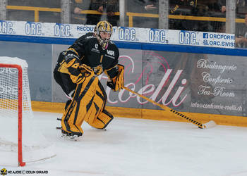 1 Conz Benjamin, C.G Photographie, Club National League, Colin Girard, HCA, HCA Vs EHCB, HCAjoie, Hockey Club Ajoie, Joueurs 1ERE, NL, National League, Porrentruy, RAIFFEISEN ARENA, Roelli, Saison 2024-25, hockey, maillot noir, sponsor