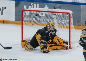 1 Conz Benjamin, C.G Photographie, Club National League, Colin Girard, HCA, HCA Vs EHCB, HCAjoie, Hockey Club Ajoie, Joueurs 1ERE, NL, National League, Porrentruy, RAIFFEISEN ARENA, Saison 2024-25, but encaissé, hockey, maillot noir