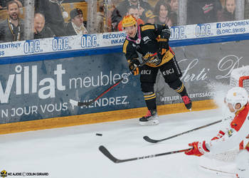 32 Turkulainen Jerry, C.G Photographie, Club National League, Colin Girard, HCA, HCA Vs EHCB, HCAjoie, Hockey Club Ajoie, Joueurs 1ERE, NL, National League, Porrentruy, Postfinance Topscorer, RAIFFEISEN ARENA, Saison 2024-25, Villat Meubles, hockey, maillot noir, sponsor