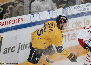 95 Bozon Kevin, C.G Photographie, Club National League, Colin Girard, HCA, HCA Vs SCRJ, HCAjoie, Hockey Club Ajoie, Joueurs 1ERE, NL, National League, Porrentruy, RAIFFEISEN ARENA, Saison 2024-25, hockey, neige