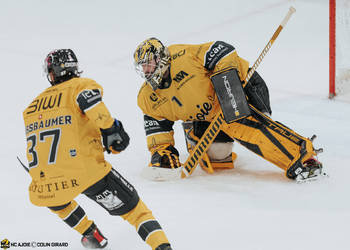 1 Conz Benjamin, C.G Photographie, Club National League, Colin Girard, HCA, HCA Vs SCRJ, HCAjoie, Hockey Club Ajoie, Joueurs 1ERE, NL, National League, Porrentruy, RAIFFEISEN ARENA, Saison 2024-25, arrêt, hockey