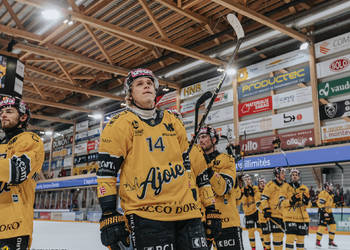 14 Emils Veckaktins, C.G Photographie, Club National League, Colin Girard, Fin de match, HCA, HCA Vs SCRJ, HCAjoie, Hockey Club Ajoie, Joueurs 1ERE, NL, National League, Porrentruy, RAIFFEISEN ARENA, Saison 2024-25, Victoire, hockey