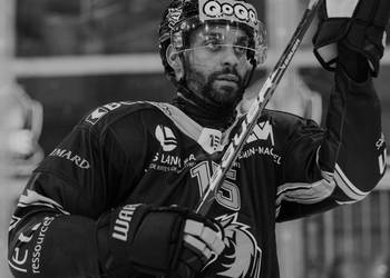 41 Bellmare Pierre-Edouard, C.G Photographie, Club National League, Colin Girard, Fin de match, HCA, HCA Vs HCAP, HCAjoie, Hockey Club Ajoie, NL, National League, Porrentruy, RAIFFEISEN ARENA, Saison 2024-25, Victoire, hockey, maillot noir