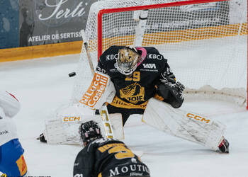 29 Noah Patenaude, C.G Photographie, Club National League, Colin Girard, HC Ajoie, HCA, NL, National League, RAIFFEISEN ARENA, Saison 2025-26, Saison25-26, arrêt, hockey