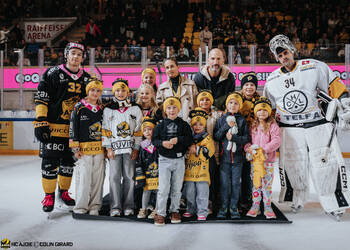 32 Turkulainen Jerry, Beutcher du match, C.G Photographie, Club National League, Colin Girard, Enfants, HC Ajoie, HCA, NL, National League, Qoqa, RAIFFEISEN ARENA, Saison 2025-26, Saison25-26, hockey, sponsor
