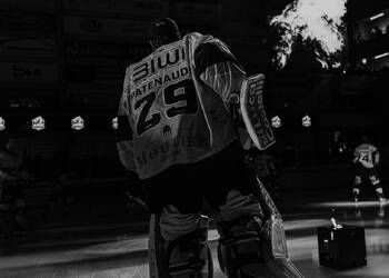 29 Noah Patenaude, C.G Photographie, Club National League, Colin Girard, HC Ajoie, HCA, HCA Vs EHCK, NL, National League, RAIFFEISEN ARENA, Saison 2025-26, Saison25-26, entrée joueurs, hockey