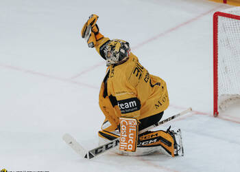 1 Conz Benjamin, C.G Photographie, Club National League, Colin Girard, HC Ajoie, HCA, HCA Vs EHCK, NL, National League, RAIFFEISEN ARENA, Saison 2025-26, Saison25-26, arrêt, hockey