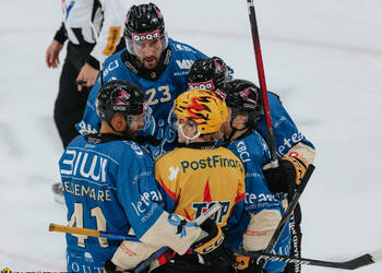 23 Gauthier Frédérik, 3 Honka Anttoni, 41 Bellemare Pierre-Edouard, But, C.G Photographie, Club National League, Colin Girard, Groupe, HC Ajoie, HCA, HCA Vs GSHC, Ligue contre le cancer, Match de charité, Movember, NL, National League, Postfinance Topscorer, RAIFFEISEN ARENA, Saison 2025-26, Saison25-26, célébration, hockey, sponsor