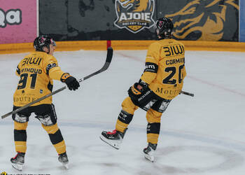 20 Cormier Cole, But, C.G Photographie, Club National League, Colin Girard, HC Ajoie, HCA, HCA Vs EVZ, NL, National League, RAIFFEISEN ARENA, Saison25-26, célébration, hockey