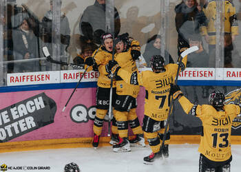 20 Cormier Cole, 91 Bethoud Yonas, But, C.G Photographie, Club National League, Colin Girard, HC Ajoie, HCA, HCA Vs EVZ, NL, National League, RAIFFEISEN ARENA, Saison 2025-26, Saison25-26, célébration, emotion, hockey
