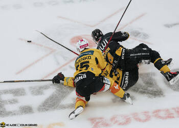 4 Hazen Jonathan, C.G Photographie, Club National League, Colin Girard, HC Ajoie, HCA, HCA Vs SC Bern, NL, National League, RAIFFEISEN ARENA, Saison 2025-26, Saison25-26, chute, hockey