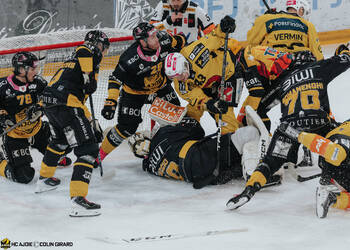 26 Fey Kevin, C.G Photographie, Club National League, Colin Girard, HC Ajoie, HCA, HCA Vs SC Bern, NL, National League, RAIFFEISEN ARENA, Saison 2025-26, Saison25-26, bagarre, hockey