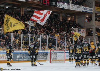 C.G Photographie, Club National League, Colin Girard, Fin de match, HC Ajoie, HCA, HCA Vs SC Bern, NL, National League, Public, RAIFFEISEN ARENA, Saison25-26, cop, drapeaux, hockey, kop, supporter