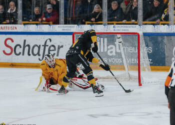71 Mottet Killian, But, C.G Photographie, Club National League, Colin Girard, HC Ajoie, HCA, HCA Vs SCLTigers, NL, National League, RAIFFEISEN ARENA, Saison 2025-26, Saison25-26, célébration, hockey