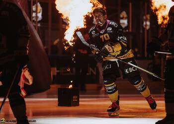 70 Romanenghi Matteo, C.G Photographie, Club National League, Colin Girard, HC Ajoie, HCA, HCA Vs HCD, NL, National League, RAIFFEISEN ARENA, Saison 2025-26, Saison25-26, entrée joueurs, hockey