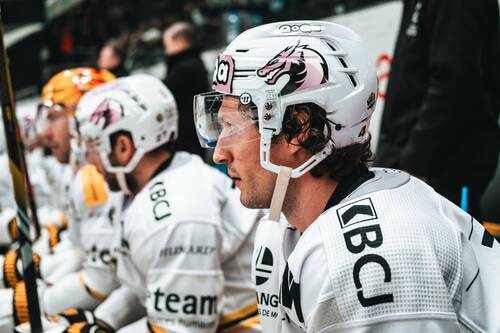 Hazen sur le banc du HCA