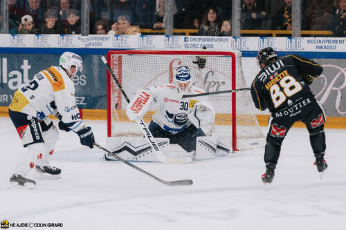 88 Audette Daniel, But, C.G Photographie, Colin Girard, HC Ambri-Piotta, HCA, HCAP, HCAjoie, Hockey Club Ajoie, NL, National League, Porrentruy, RAIFFEISEN ARENA, Saison 2023-24, célébration, hockey